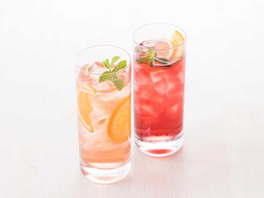 ブラッドオレンジアイスティー、ラズベリーハーバルアイスティー　各620円（税別）