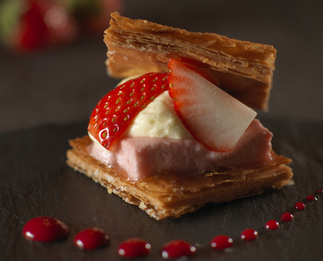 苺パルフェのミルフィーユ仕立て