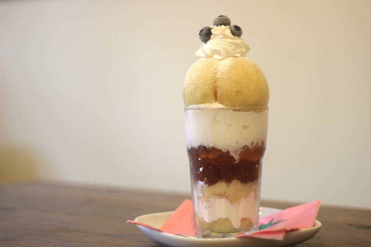 季節ごとに変わるフルーツ盛りだくさんパフェ