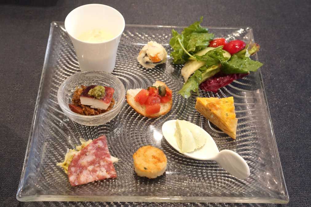 全9種類の前菜の盛り合わせ