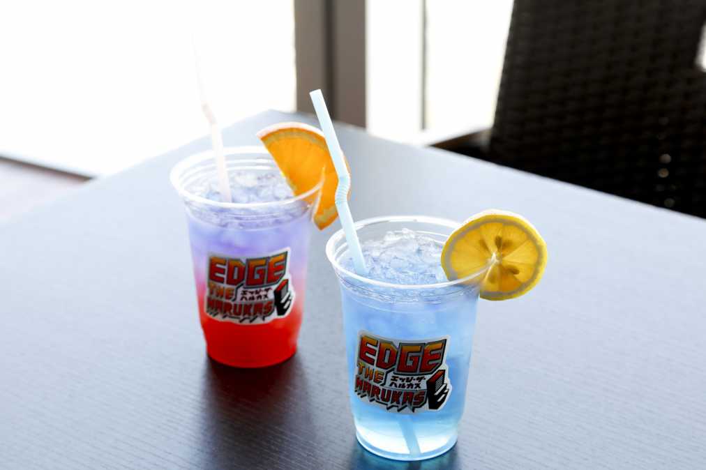 エッジ ザ サンセット、エッジ ザ スカイブルー　各550円