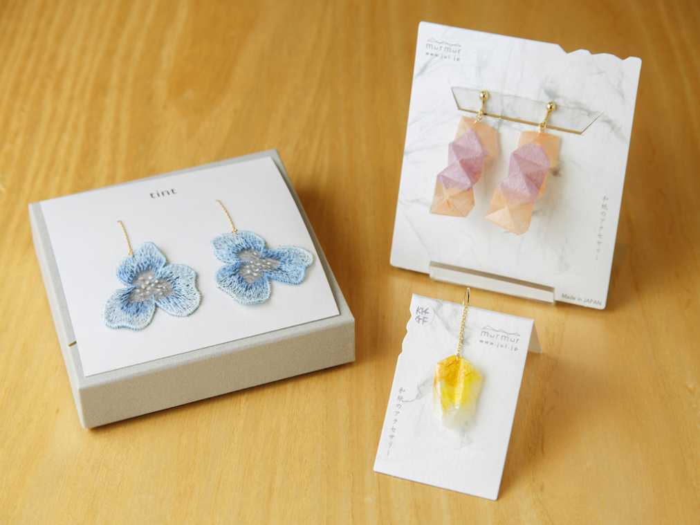 tintピアス（左）4530円、murmurピアス（右） 5400円、（右下）3024円