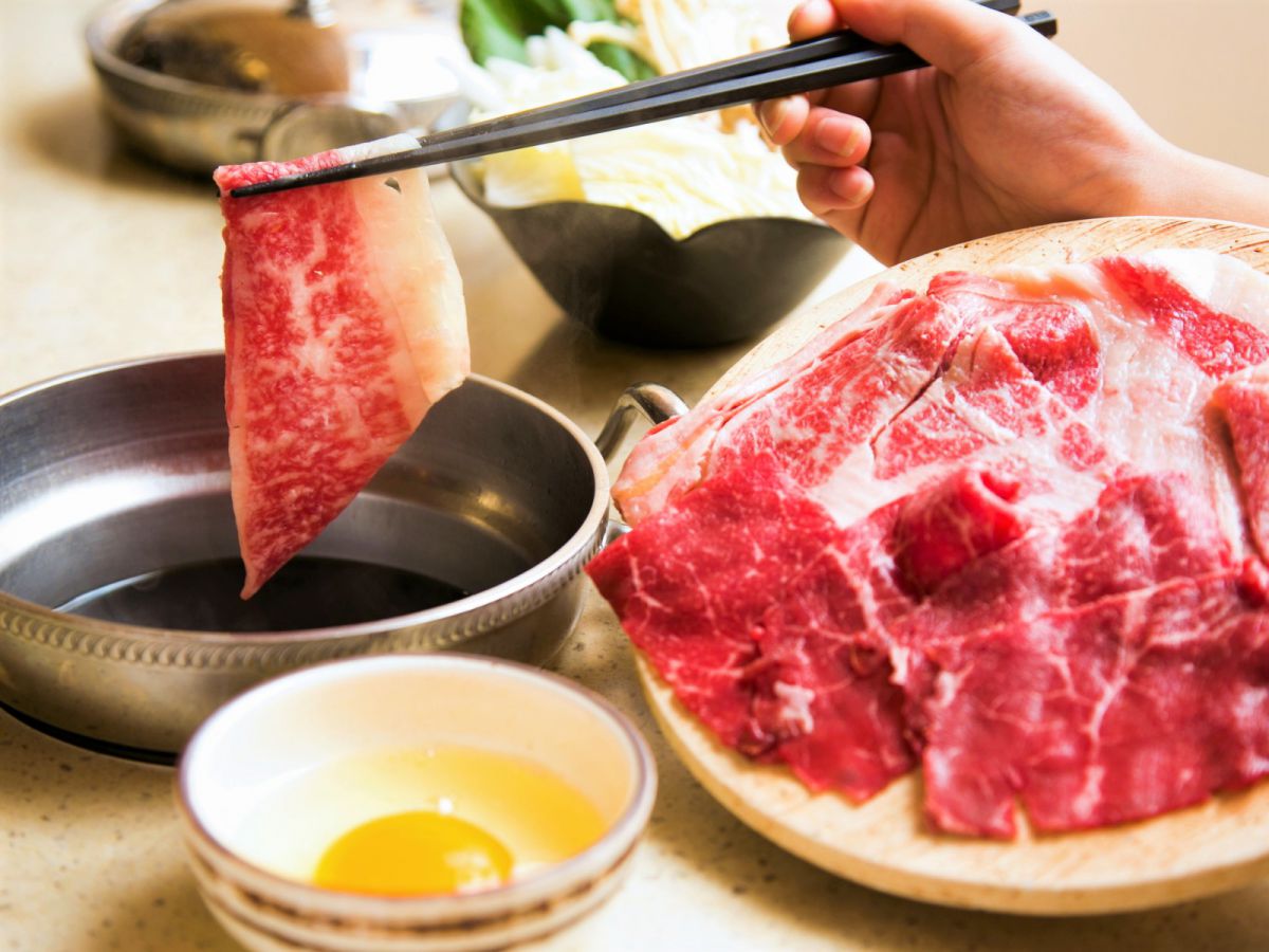 国産A4ランク黒毛和牛盛り 1人前1280円、特選野菜の盛り合わせ500円