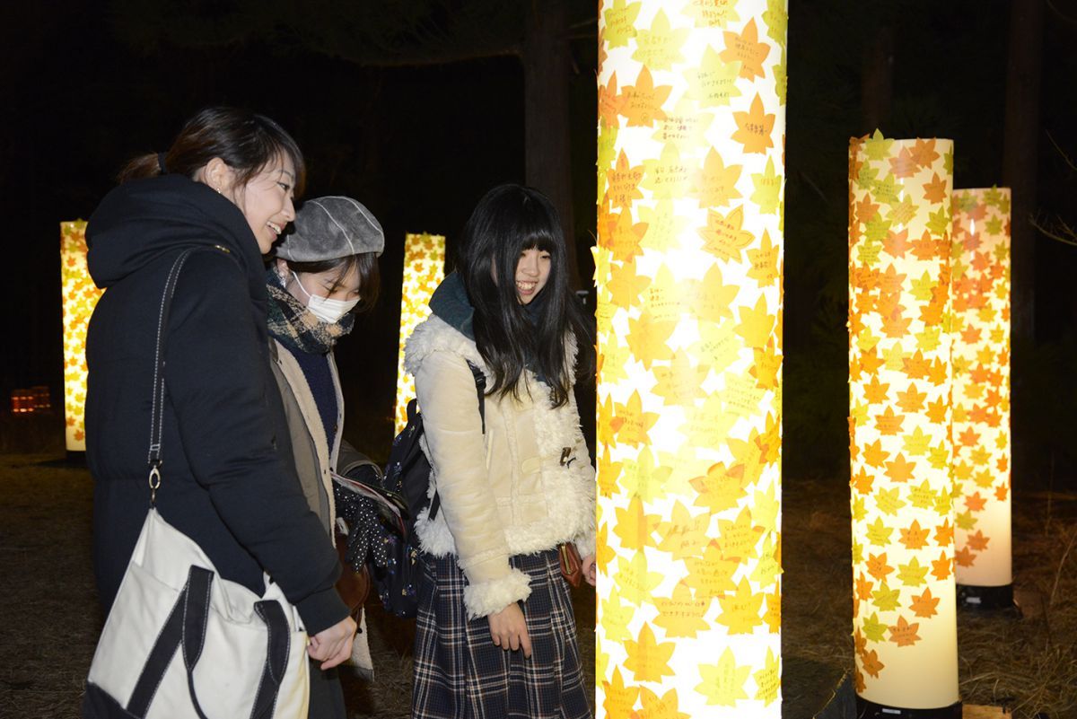写真提供：京都・花灯路推進協議会「コトノハ行灯」