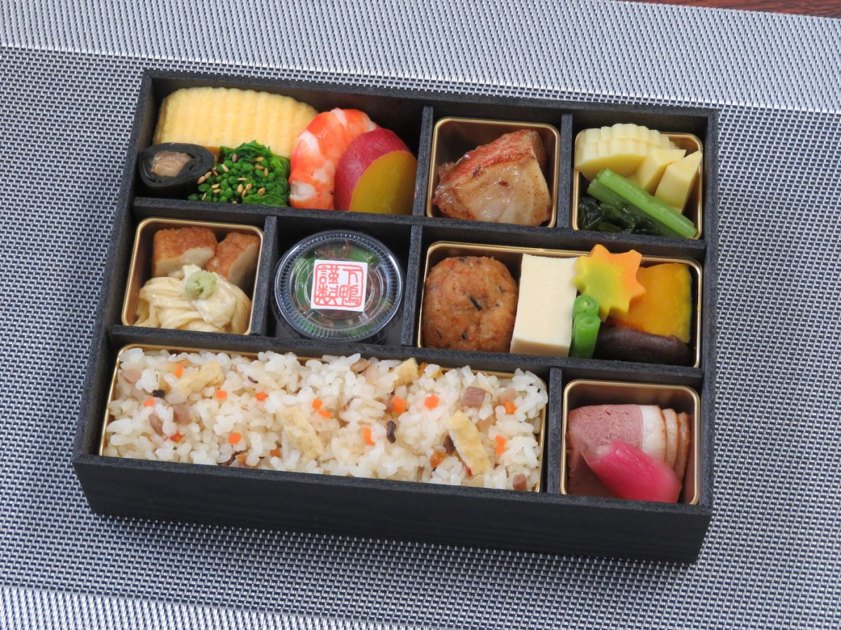 「茶懐石 下鴨茶寮」花火特別弁当とお茶のセット2160円