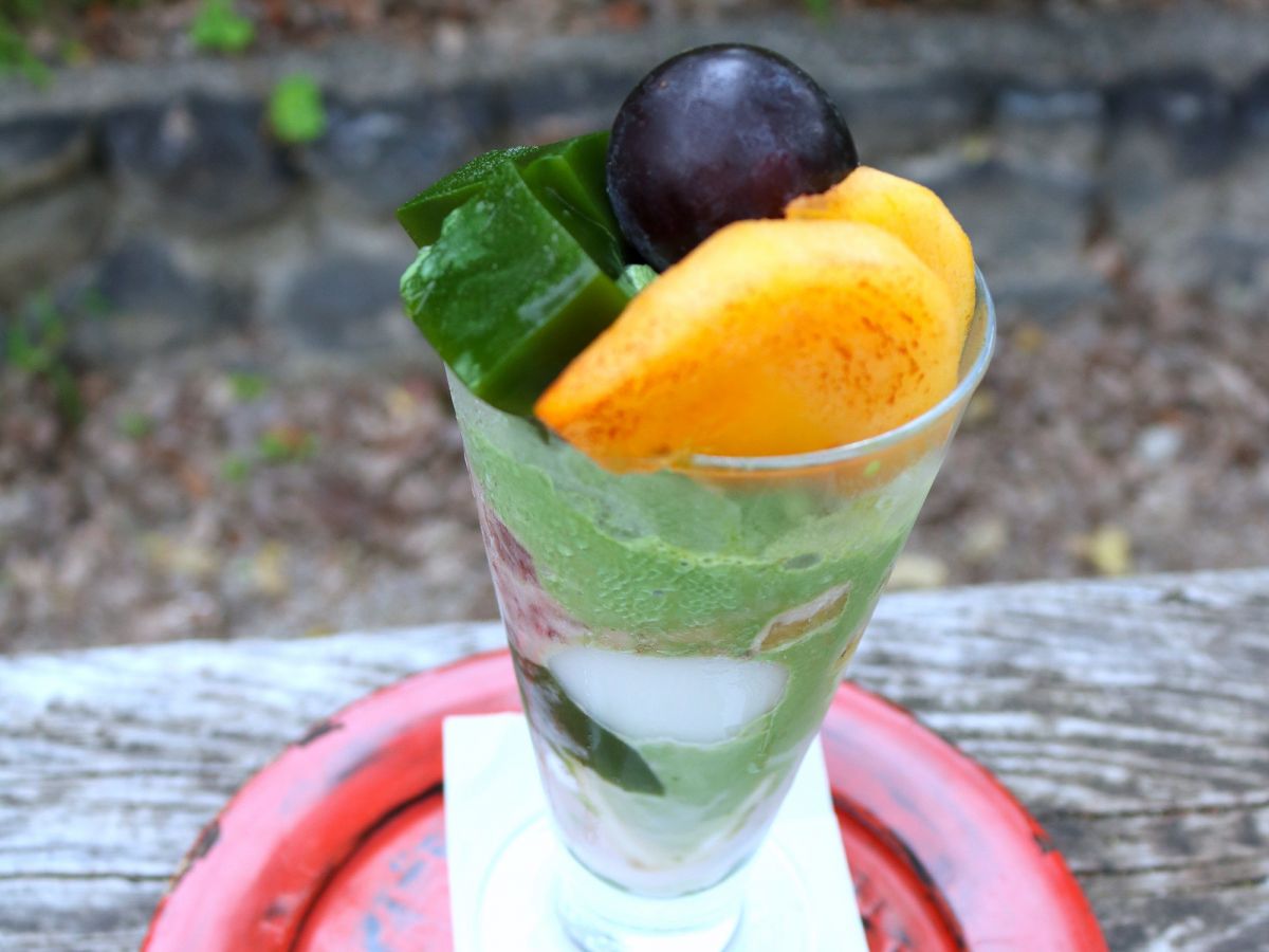 シメパフェブームは京都にも!?夜の先斗町でフルーツたっぷり抹茶パフェ