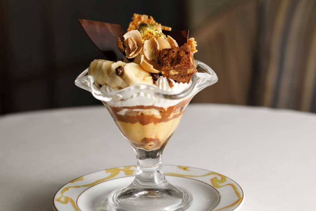 「chocolat　glacée el glace caramel salé au sel de Noirmoutier （グラスの中で奏でるショコラと塩キャラメルのアイスクリーム）」2400円（サ別）