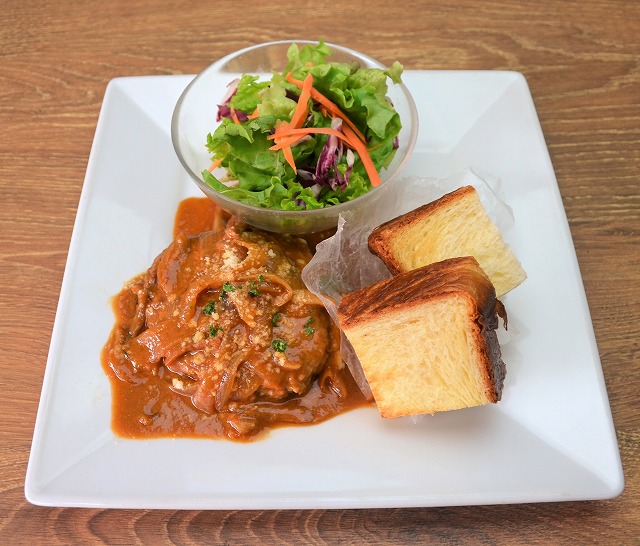 平日限定ランチ ハンバーグプレート 750円