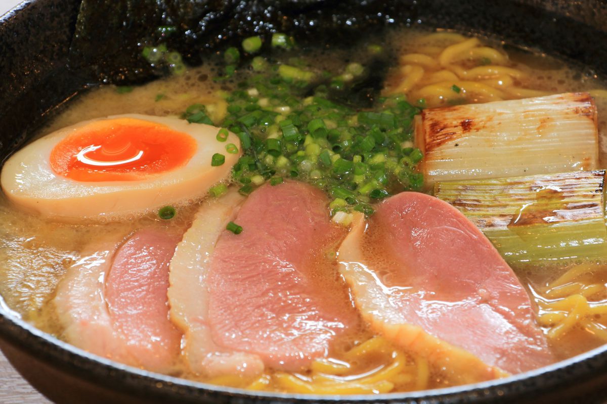 合鴨白湯ラーメン　900円