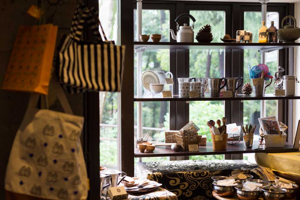 茶器やカップも購入できる