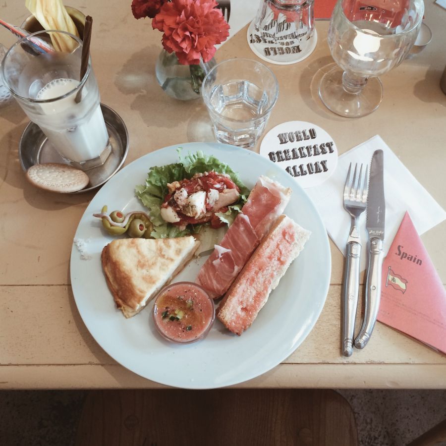 スペインの朝ごはん1500円（税別）