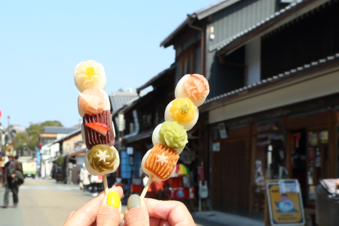 恋小町セット（おだんご2本と煎茶) 600円