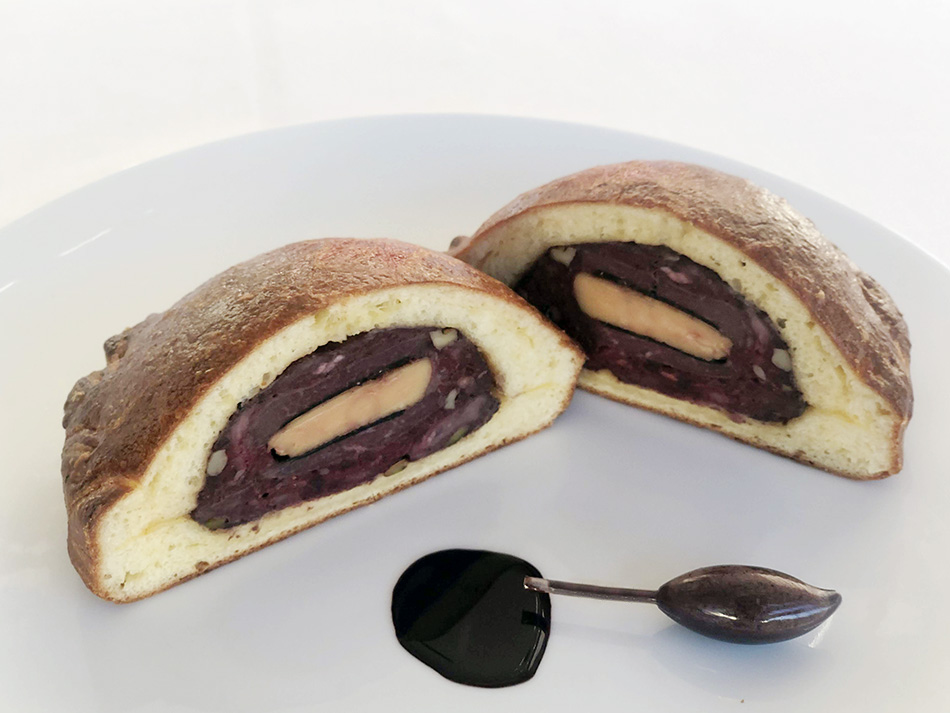 タテル ヨシノ プリュス1日10個限定 「ジビエのブリオッシュ包み」5980円（3月2・3日のみ）