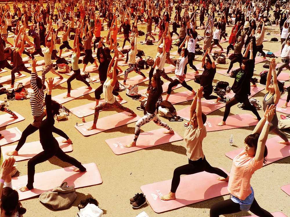 レインボーブリッジを眺めながら“サンセットヨガ”でリフレッシュ！