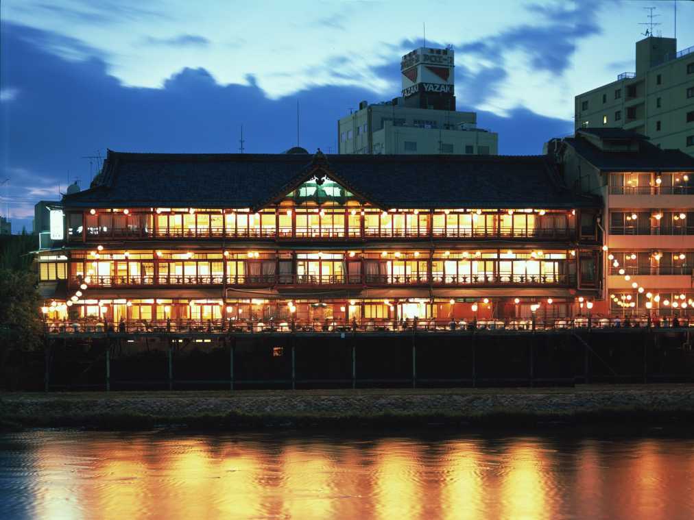 夏の京デートで行きたい！昭和レトロな建築で“川床”を満喫