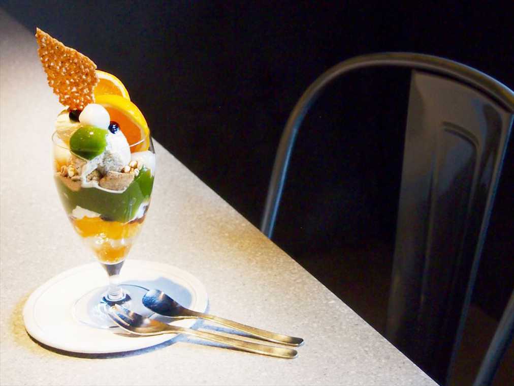 宝石みたいな美しさにうっとり。数量限定、至極のフルーツパフェが食べた〜い！