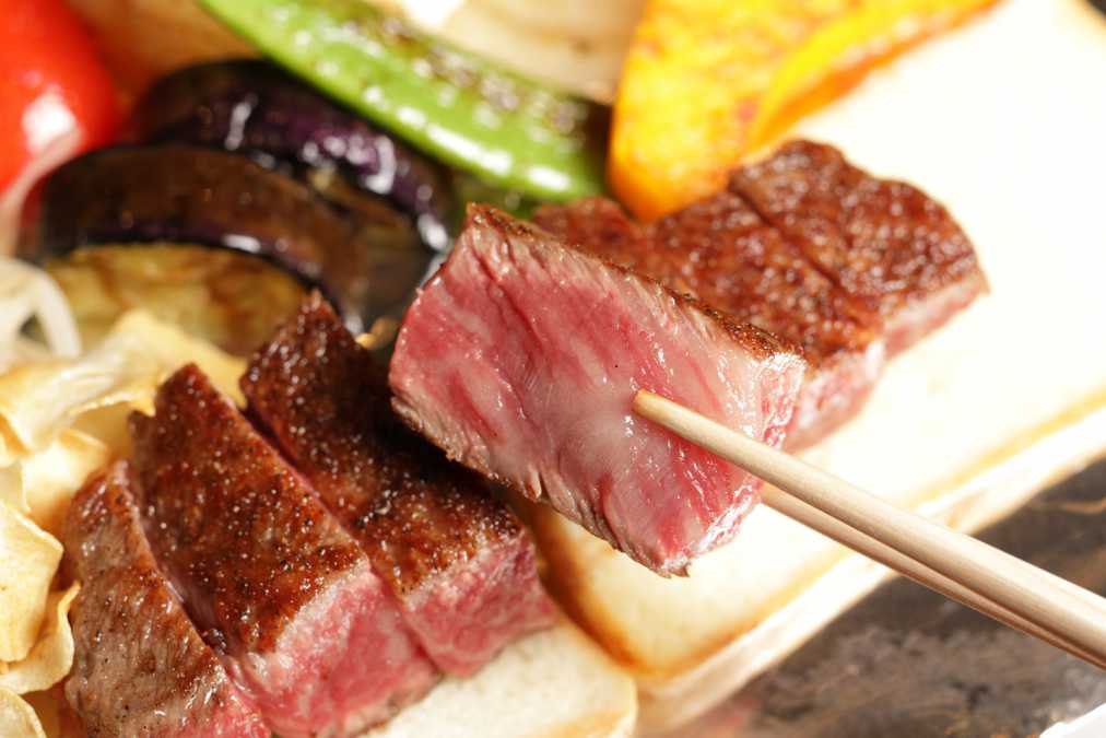 特選神戸ビーフステーキコース　100g　1万4300円