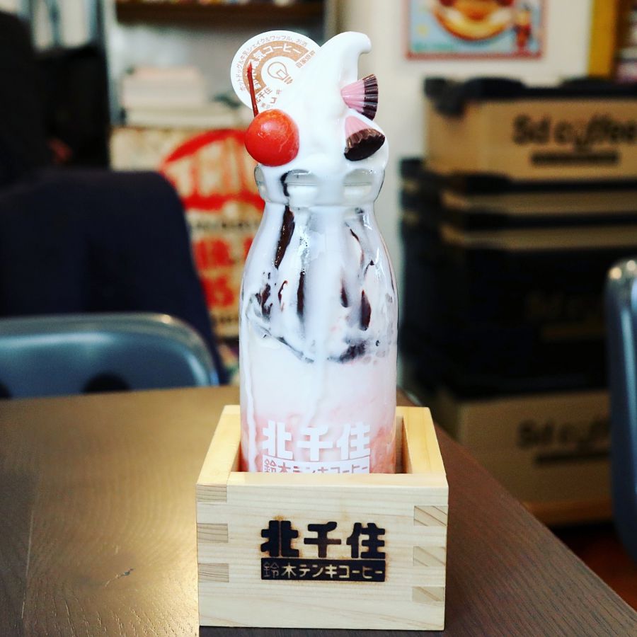 「牛乳シェイク アポロシェイク 750円（税別）」