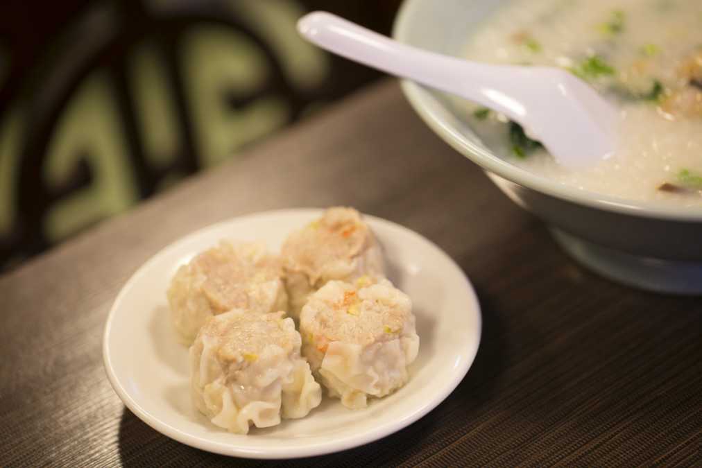 海老シュウマイ　（4個）360円