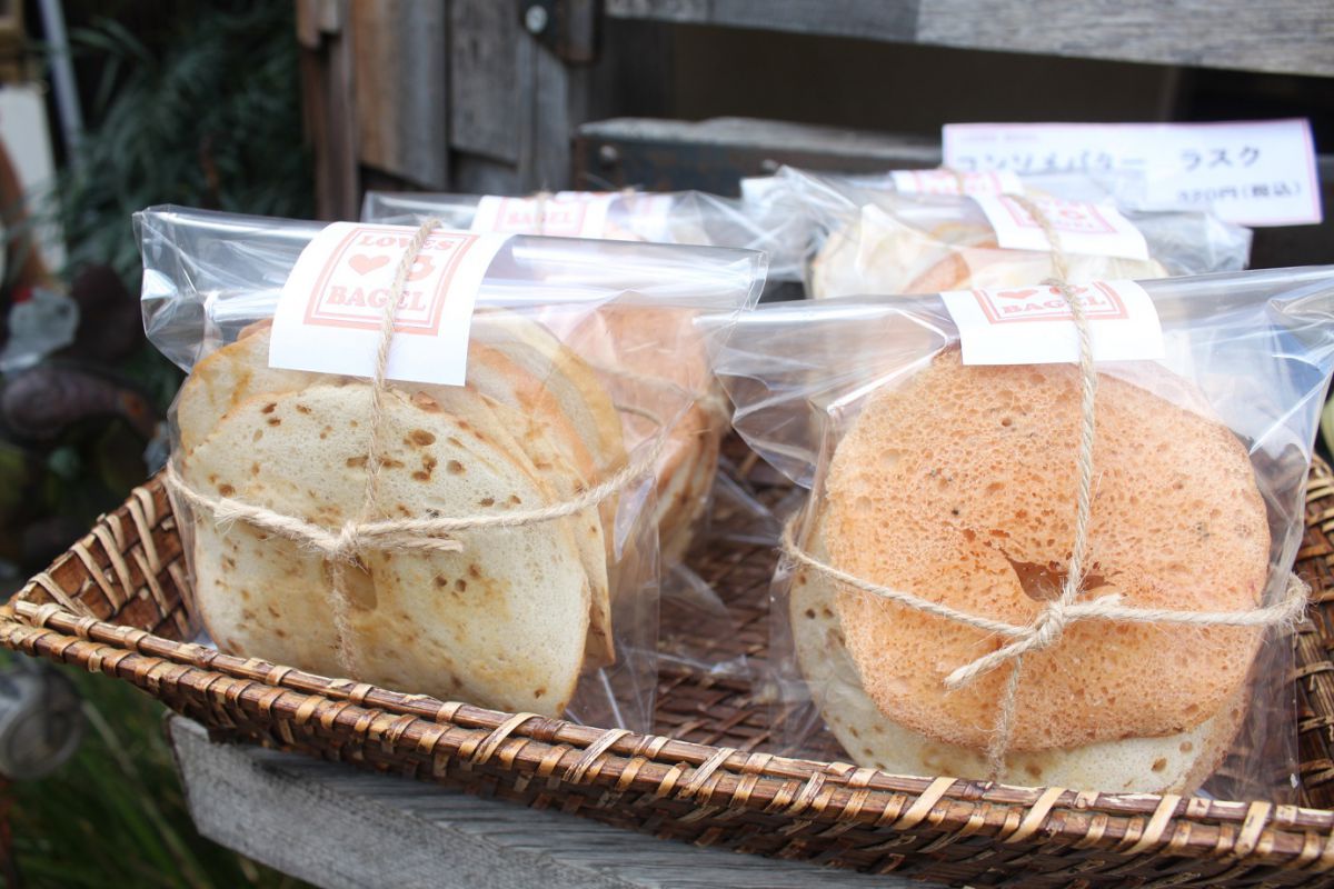 オリジナルの「ベーグルラスク（ コンソメ味・シュガーバター味）」各346円