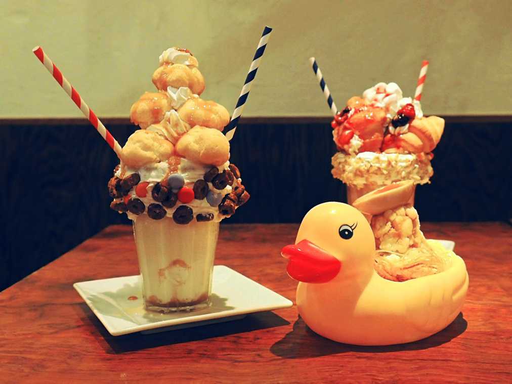 規格外のシェイクにシャッターが止まらない！歌舞伎町の隠れインスタ映え居酒屋へ