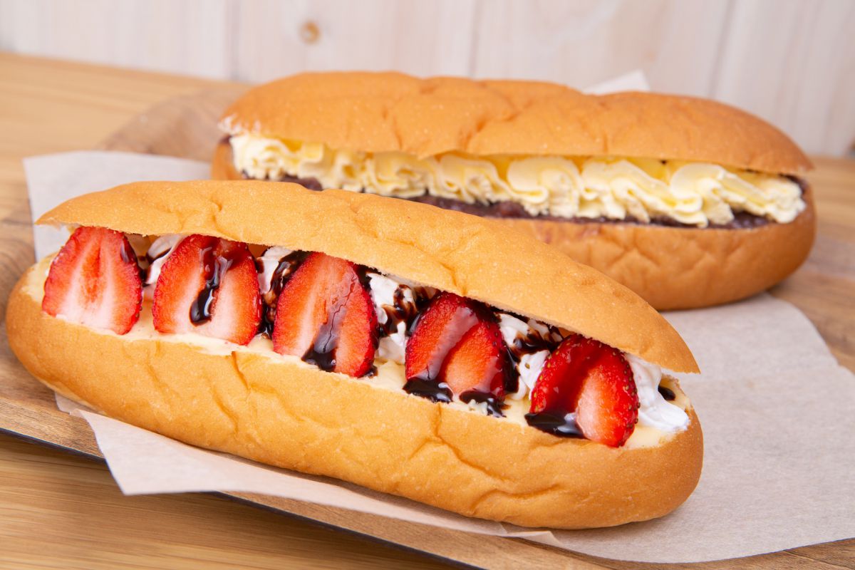 あんマスカルポーネ207円（奥）、いちごのカスタードホイップ313円（手前）