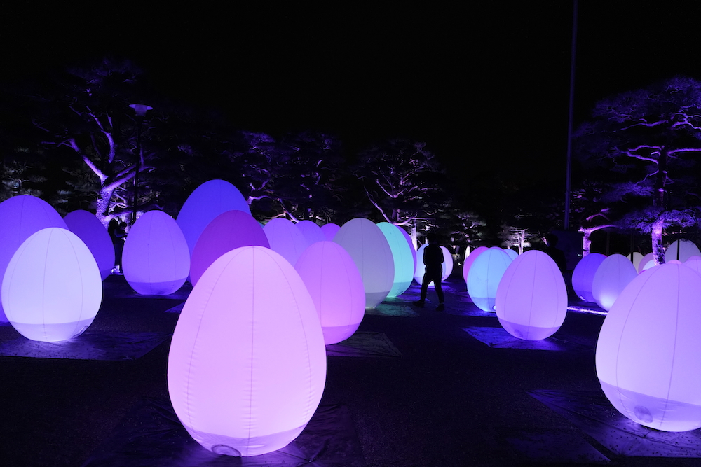 「呼応する、たちつづけるものたちと木々」