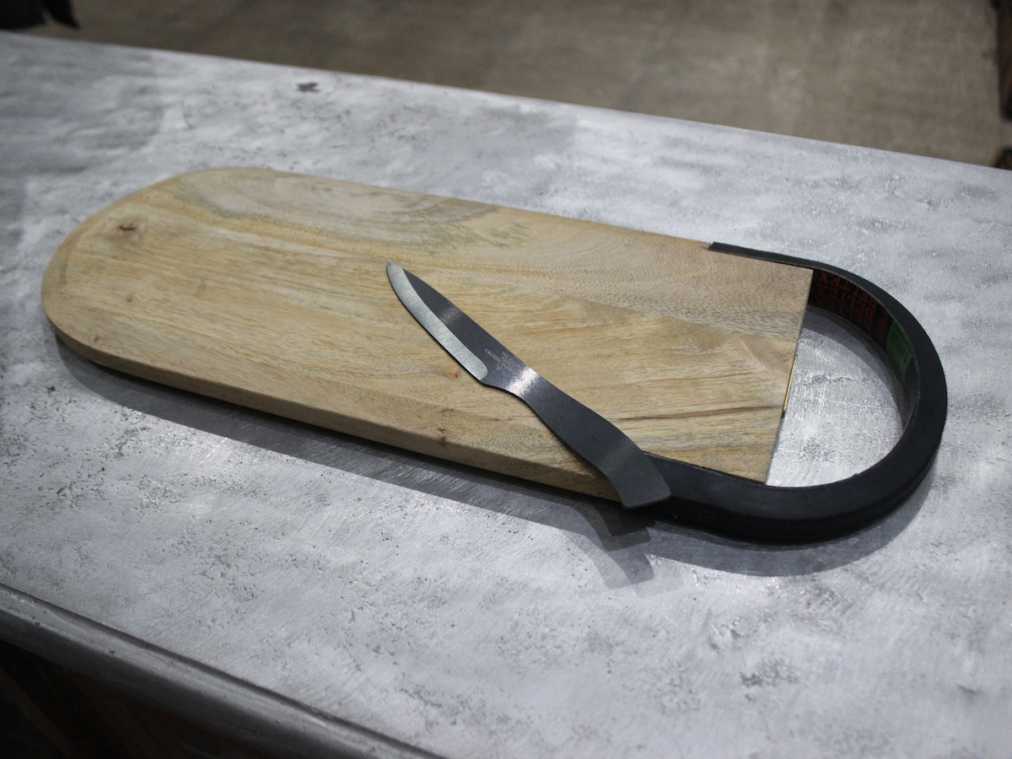 GARAGEMAN CUTTING BOARD（ガレージマン カッティングボード ） Medium　3780円
