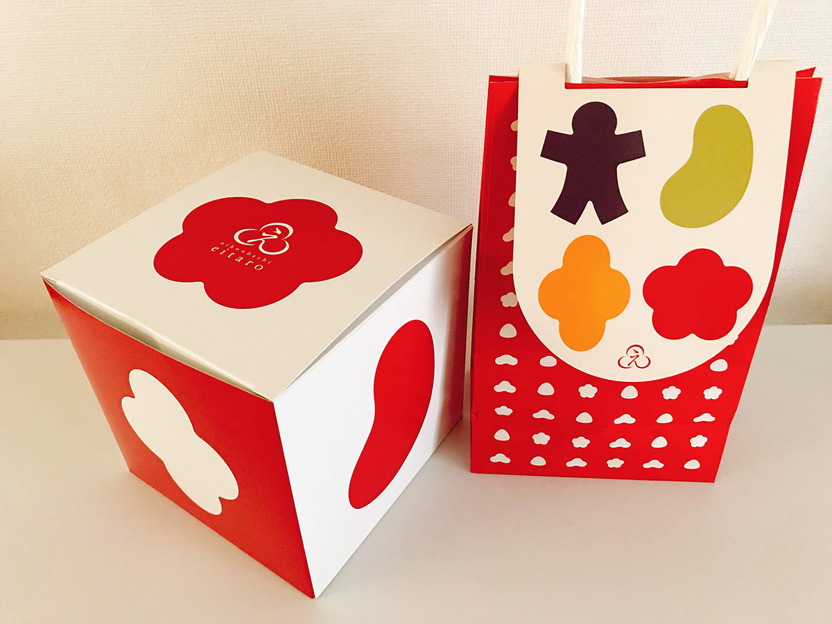 （写真左から）キューブBOX、おやつBAG　各108円