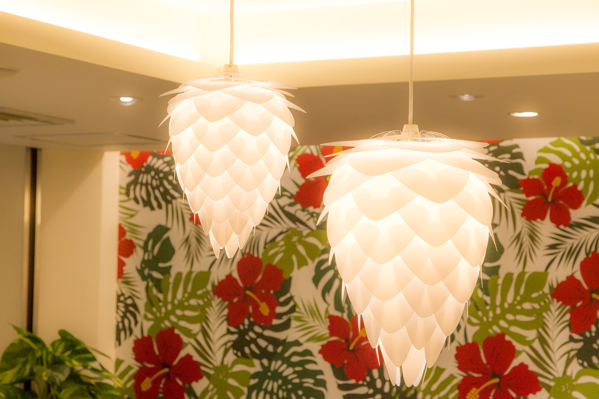 ペンダントライトはイチゴの形！