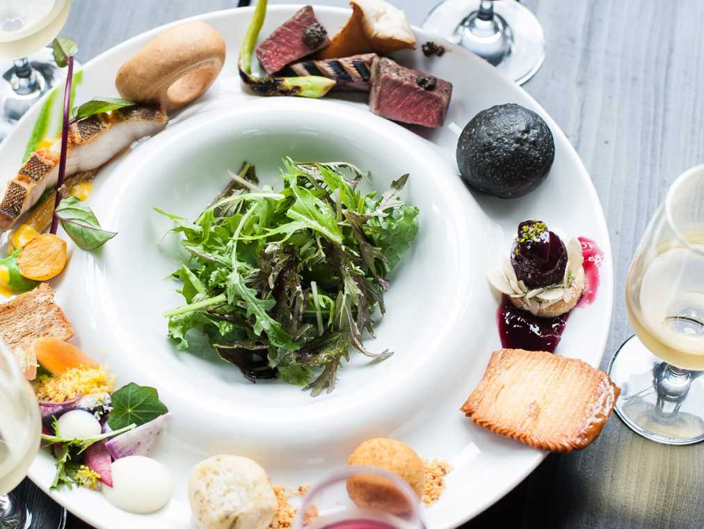 フレンチとパンのマリアージュ⁉アートな空間で楽しむビアテラス