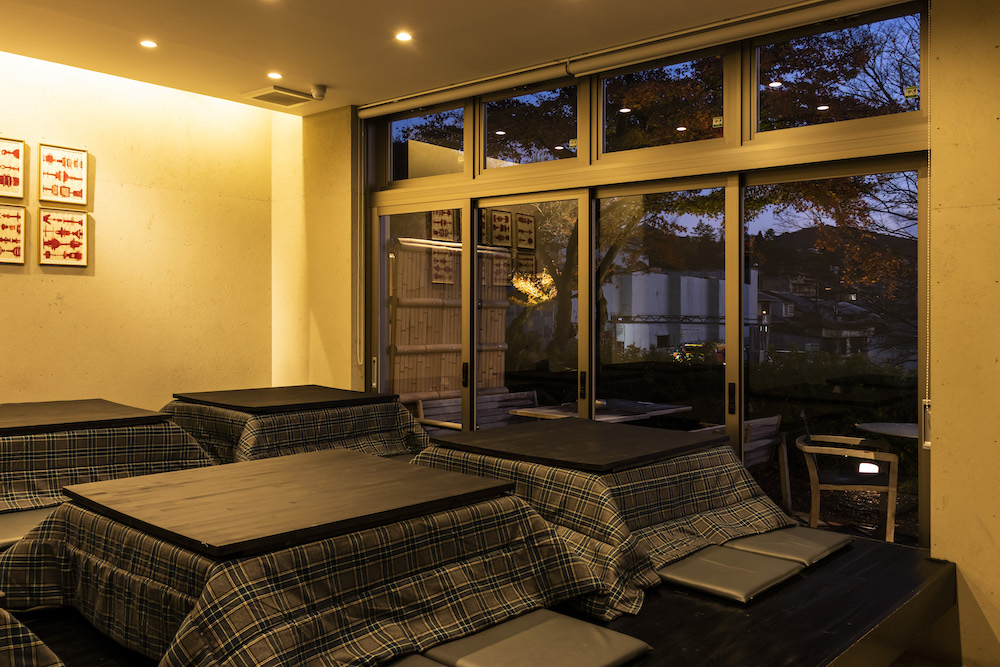 こたつ席は6卓（1卓4名まで）。予約も可能