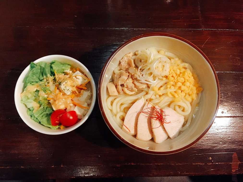 鶏肉うどん（900円）