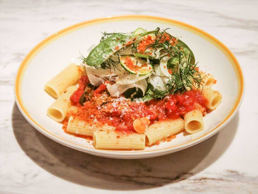 トマト、フェンネル、ズッキーニのリガトーニ　2268円