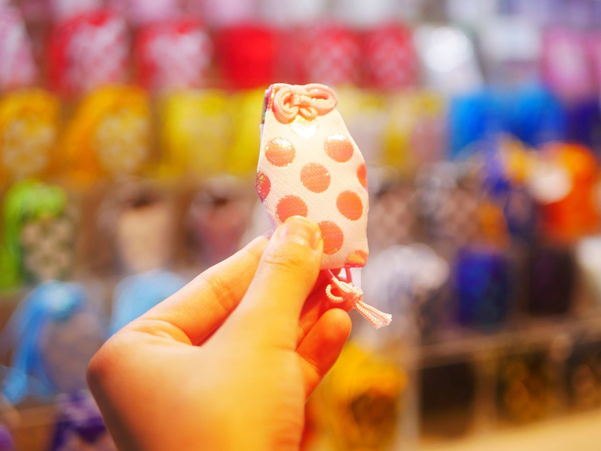 金沢の「石浦神社」のおみくじやカラフルバリエの水玉お守りでご利益あるかも！？