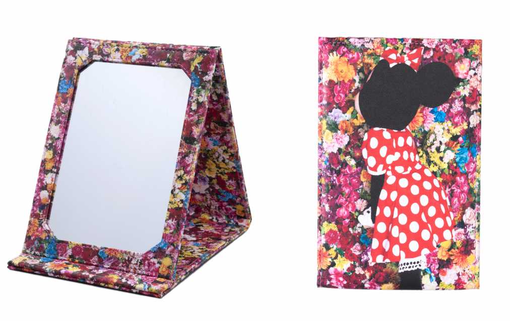 ミラーの裏面はミニーの後ろ姿！遊び心あふれるデザインもステキです
