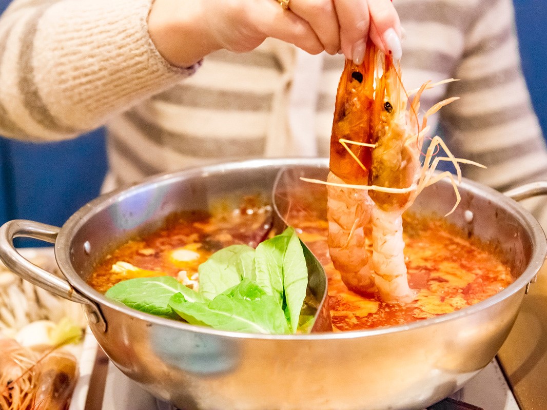 エビ好き必訪の専門店！2人で1kgの大量のエビを火鍋で食べ尽くす