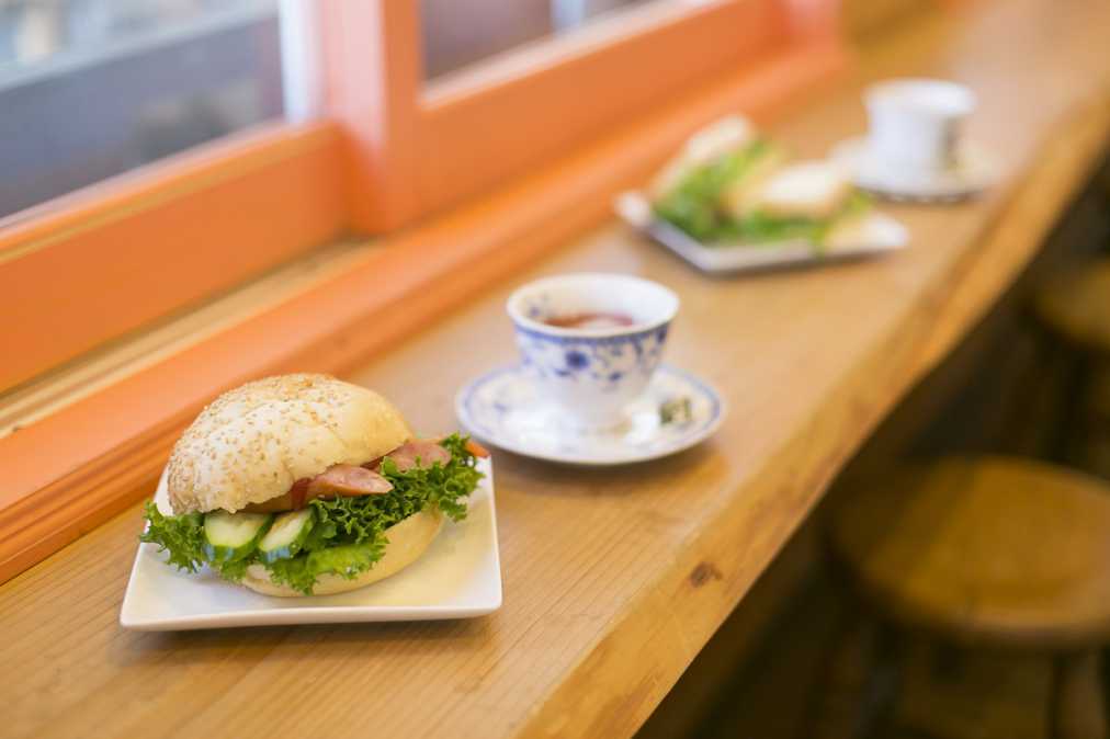 ウインナーサンドイッチ410円と自家製のハーブティー108円