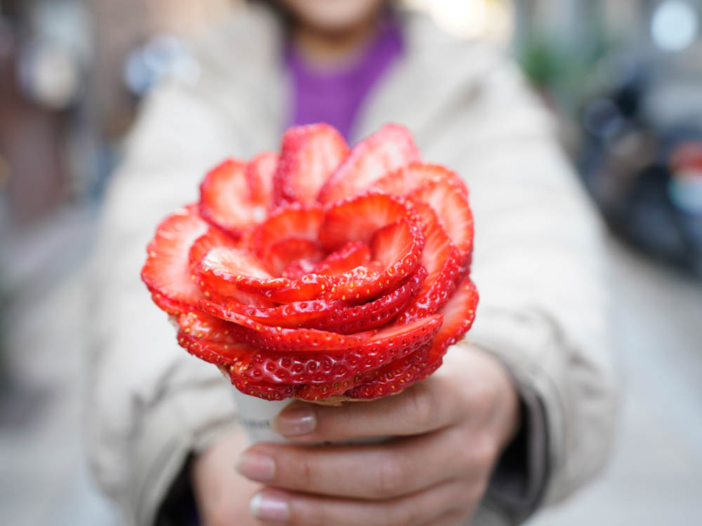 まるでブーケ！？尾道「エタニティ」の山盛りフルーツクレープを自分好みにカスタマイズ！