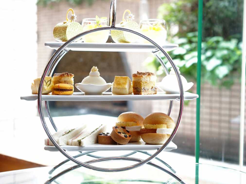 ハンドバッグ型チョコがキュート！英国式の正統派アフタヌーンティー