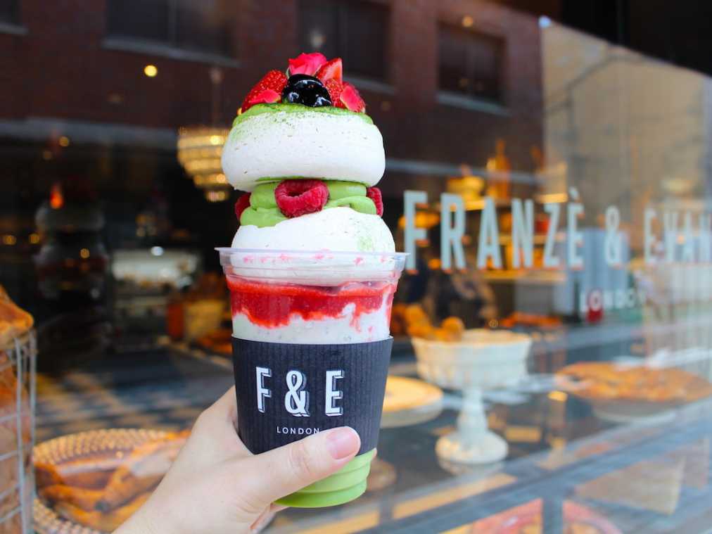 サクサク食感!?イギリス発シェイク「イートンメス」の京都限定味って？