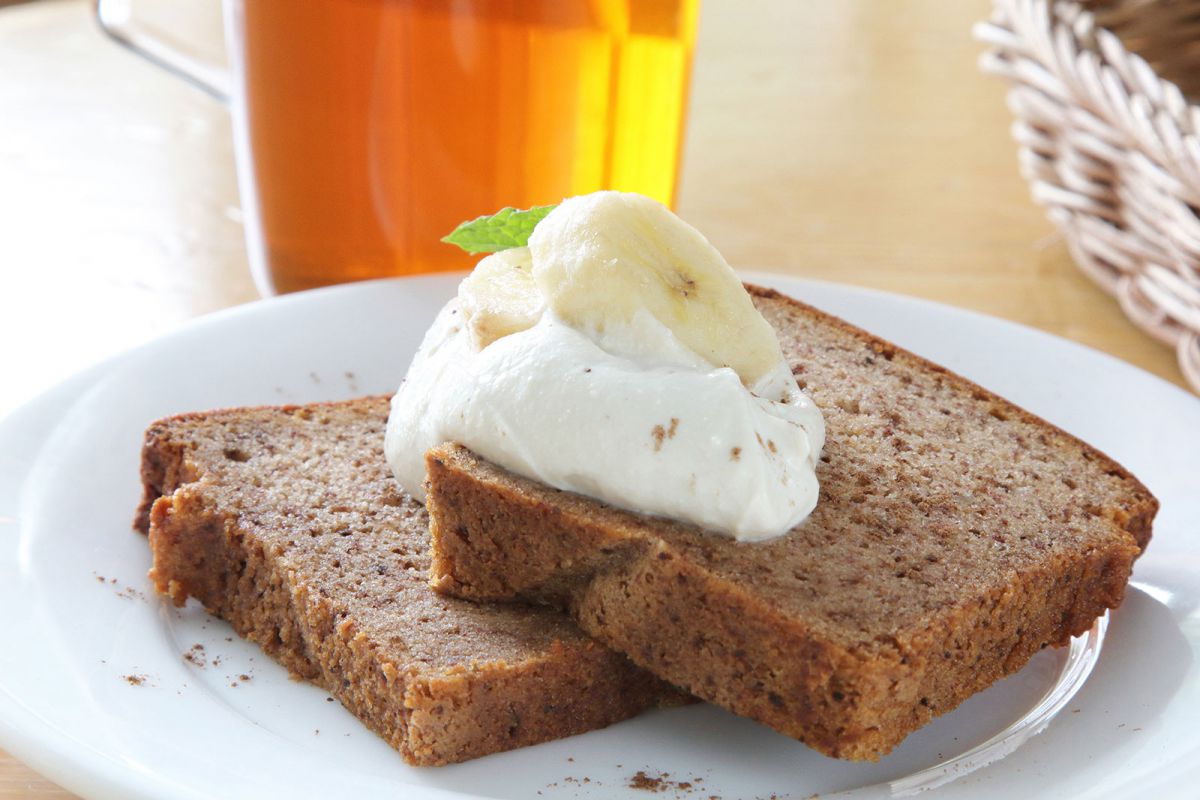 バナナケーキ 豆腐クリーム添え　665円