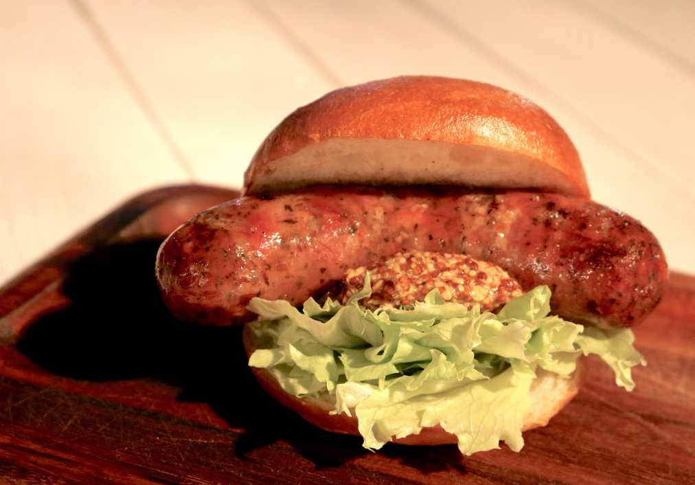 自家製炭火焼きソーセージのホットドッグ　 980円