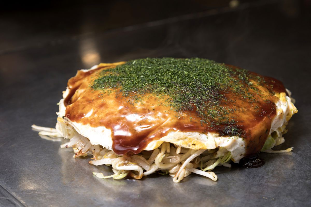 新ちゃん特製（生イカ、生エビ入り） 1350円