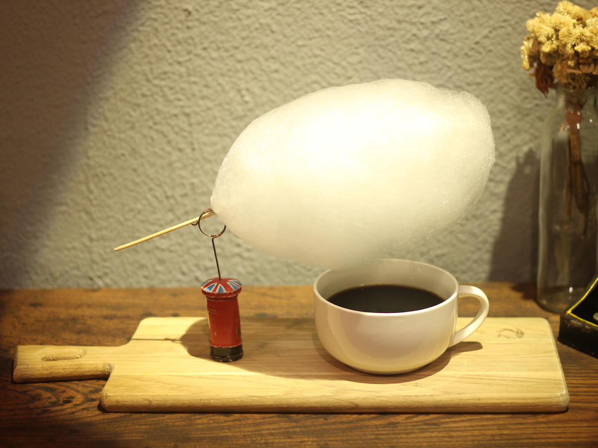 天気は“ほんの一部”下り坂!?新感覚の雨降るコーヒーに夢中