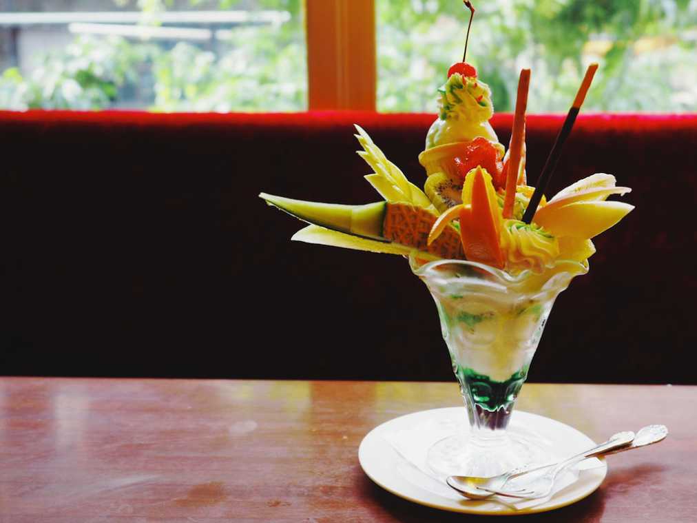 これでもか！とフルーツを盛り込んだ「喫茶西武」のボリュームパフェに大満足！