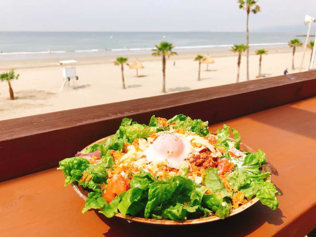 予約必須！渚のオーシャンビューテラスでバカンス気分を味わおう