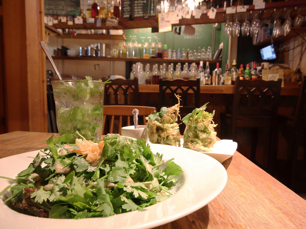 パクチー専門店「ヒシモ」。リピ必至のカクテル“モパーチ”の中毒性はヤバい！