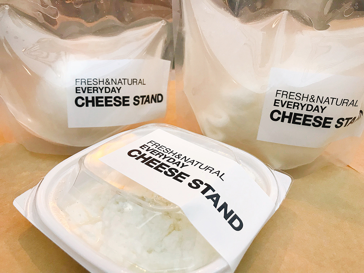 （写真左奥から）出来たてモッツァレラ 570円、東京ブッラータ 1080円、出来たてリコッタ 480円