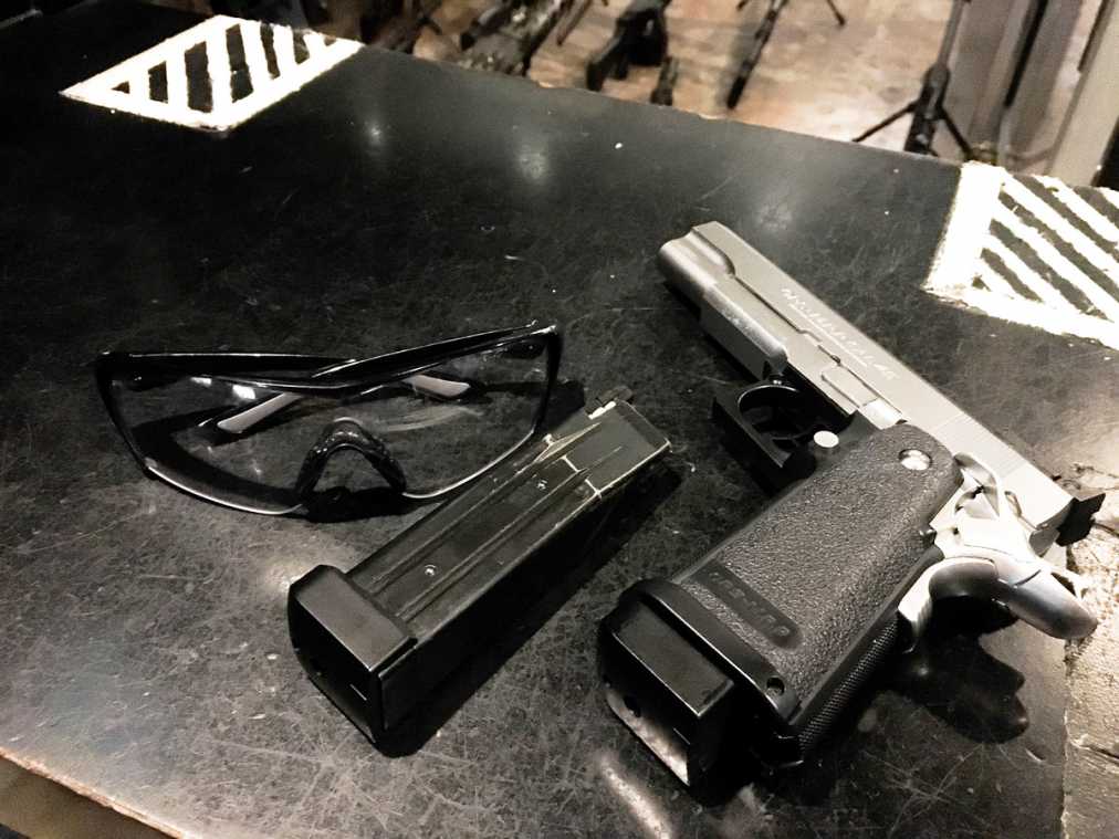 ストレス社会の救世主！エアガンを撃ちまくれるバーで大人の夜遊び